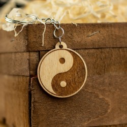 Brelok breloczek do kluczy Yin Yang 3,7x4,1 cm drewniany