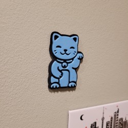 Magnes FLUORESCENCYJNY na lodówkę Maneki Neko Japoński Kot Szczęścia Niebieski 3D