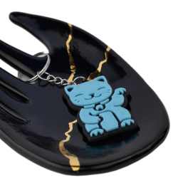 Brelok breloczek FLUORESCENCYJNY do kluczy maneki neko japoński kot szczęścia 3D