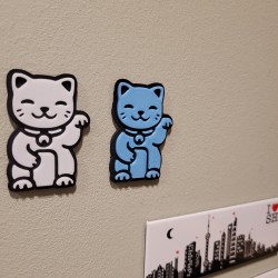 Magnes na lodówkę Maneki Neko Japoński Kot Szczęścia Biały 3D