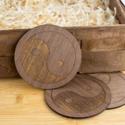 Podkładka podstawka pod kubek Yin Yang 10x10 cm drewniana Orzech