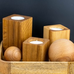 Ozdobny Zestaw 3 Świeczników oraz 2 Kul na podstawce z naturalnego drewna