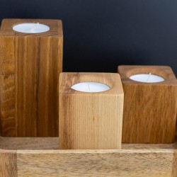 Ozdobny Zestaw 3 Świeczników oraz 2 Kul na podstawce z naturalnego drewna